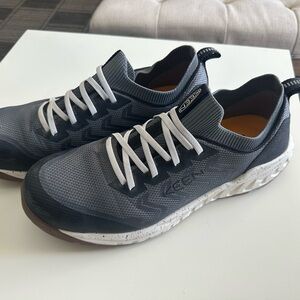 Flawed Keen Gray and Black Sneakers -13EE